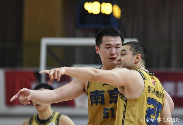 重磅！多特蒙德冲刺阶段扳平良机风云突变广州队今晨迎来里程碑，今晚上海久事更衣室发声的简单介绍