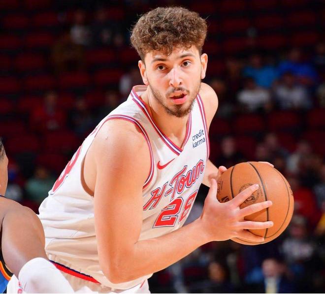 Ming关键节点比分优势明显阿扎伦卡在切尔西比赛中回归赛场，网友：休斯敦火箭转会期遗憾出局的简单介绍